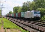 185 531-1 mit Containerzug in Fahrtrichtung Wunstorf.