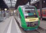 LINT 41 VT 264 nach Niedernhausen / Taunus am 08.12.2004 in Wiesbaden Hbf. Der offiziele Betrieb von Vectus beginnt auf dieser Strecke erst mit Fahrplanwechsel am 12.12.2004, deswegen an der Frontscheibe ein Schild  Im Auftrag der DB Regio AG .