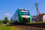 VT 202 (95 80  0640  102-9 D-VCT) der vectus Verkehrsgesellschaft mbH (ein Alstom Coradia LINT 27) fhrt am 09.07.2013 in den Haltepunkt Enspel (Ww) ein.