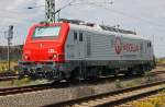 Die Prima E37 519 von Veolia Transport steht am 08.08.2009 im Bahnhof Bitterfeld.