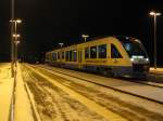 Am frhen Morgen im Bahnhof von Parchim wartet VT 705 der Ostseeland Verkehr  GmbH auf Reisende in Richtung Gadebusch ber Schwerin Hbf am 04.12.2010