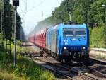 Verkehrsbetriebe Peine-Salzgitter 185 522 und Schwesterlok mit staubigen Gütern in Hämerlerwald, 30.07.2024