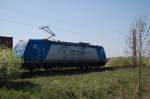 185 530-3 VPS am 20.04.2009 fhrt mit einem Containerzug aus dem Bahnhof Beddingen Richtung Hannover