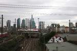 VIAS/Odenwaldbahn Bombardier Itino 615 xxx und 615 xxx am 11.01.20 in Frankfurt am Main von der Camberger Brücke aus fotografiert vor der Skyline 