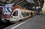 VIAS-FLIRT 301 (427 149) in Wiesbaden Hbf am 27.8.19.