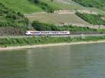 1.5.2011 12:41 Eine Baureihe 428 der Vias Gesellschaft als VIA aus Neuwied nach Frankfurt (Main) Hbf auf der rechten Rheinstrecke zwischen Lorchhausen und Lorch (Rhein).

