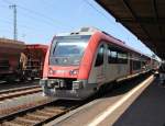 Der Vias Itino VT 119.2 wartet im Bahnhof Hanau auf Abfahrt.