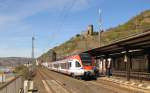 VIAS 412 als VIA 25021 von Neuwied nach Frankfurt (M) Hbf, am 01.04.2012 unterhalb der Burg Gutenfels in Kaub.