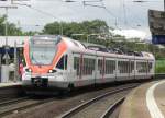 Triebwagen 412 der VIAS hlt am 26.08.2012 um 14:37 Uhr als SE nach Frankfurt pnktlich in Mainz-Kastel.