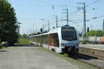 VIAS ET25 2307 als DPN-20025 (Arnhem Centraal - Düsseldorf Hbf) bei der Ankunft am Bahnsteig in Emmerich, 27.04.2022, 14.12u.