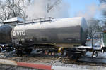 Einen Zs-Kesselwagen (23 80 746 0 380-0) habe ich im Februar 2021 in Herne abgelichtet. (Fotostandort: Bahnübergang Brunnenstraße = öffentliche Straße)