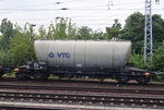 Zementsilowagen 33 RIV 80D-VTGD 9306 207-7 Uacs  der VTG, Heimatbf Maschen Rbf eingereiht in einen  Ganzzug , gesehen in Berlin Greifswalder Straße, 20.8.2016