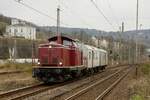 VEB 211 054-2 mit zwei Begleitwaggons in Wuppertal Steinbeck, am 06.04.2023.