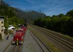 V 60 1140 und dahinter V 100 2091 der VEB stehen am hauseigenen Bahnsteig des BW Gerolstein am Tag des Denkmals, whrend auf dem Gelnde der VEB reger Zuspruch zum Tag des offenden Denkmals herrscht. Im Hintergrund wartet 03 2155 auf weitere Gste zur Fhrerstandsmitfahrt. Aufgenommen von der Arbeitsbhne eines SKL, die zur Besichtigung frei gegeben war. 

Gerolstein - Tag des Denkmals - 9.9.12