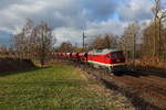 Die WFL 232 012 mit einem Schotterzug in Oberjößnitz. Der einigst kurze Moment Sonne am gesamten 27.3.2019 schien genau zum Richtigem Zeitpunkt auf den Zug aus Pechbrunn der das Ziel Freiberg/Sachsen hatte. 