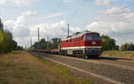 231 012 der WFL schleppte am 24.09.19 einen leeren Flachwagenzug durch Brehna Richtung BItterfeld.