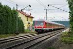 Bei trübem Wetter beginnt der Abellio Ersatzverkehr auf der Neckar- Alb- Bahn
Steuerwagen voraus fahrt die WFL Garnitur am 15.06.2020 mit dem RE von Stuggart durch den Haltepunkt Lustnau in Richtung Tübingen Hbf.
Es schiebt 185 677-2.