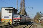 Mit der RB 46 aus Gelsenkirchen kommt 143 326-7 am 08.03.2022 in Bochum-Riemke an