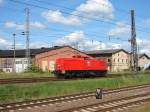 WFL Lok 15 (202 822) bei der Vorbeifahrt am ehemaligen BW Stralsund.