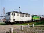 WAB 56 & WAB 61 mit einem Gips-Zug vor dem Seehafen Stralsund.