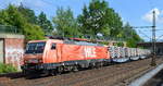 WLE - Westfälische Landes-Eisenbahn GmbH, Lippstadt [D] mit ihrer Lok  81  [NVR-Nummer: 91 80 6189 801-4 D-WLE]nd einem Ganzzug Drehgestell-Flachwagen mit Beton Fertigelementen für den