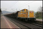 Wiebe Diesellok Nr. 3 fährt mit einem Schotterzug am 24.4.2005 durch den Bahnhof Kahla.