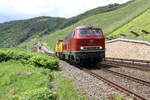 215 018 mit der 277 805 am 27.05.2024 bei Bingen