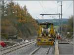 Die Schotterprofiliermaschine SSP 110 SW der Firma Wiebe bei der Arbeit im Bahnhof von Wilwerwiltz am 08.11.09.