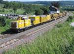 Wiebe Lok 2 mit einem Bauzug (Bunker-Schttgutwagen ) am 21.08.2010 in der Nhe von Arnsberg-Uentrop.