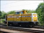 V100-015 der Firma Wiebe steht am 06.05.2006 in Karlsruhe Hbf.