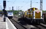 Wiebe Lok Nr. 2, 211 341-3, rangiert mit Bauzug. 
Am Bahnsteig steht Metronom ME 146-06 vor abfahrbereitem ME 82118 Uelzen - Hamburg Hbf., KBS 110 Hannover - Hamburg, fotografiert im Bhf. Uelzen am 06.05.2011 
--> Zur V 100: ex DB 211 341, heute H.F. Wiebe GmbH & Co.KG, Die Lok wurde 1962 von der Firma Jung mit der Fabriknummer 13468 gebaut.