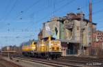 WIEBE 216 012-5 und WIEBE 211 045-0 fahren am 24.03.13 als Lz Richtung Bremen am alten Getreidespeicher in Verden/Aller vorbei.