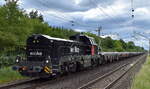 Willke Logistics GmbH, Ludwigslust ihrer recht neuen vossloh Diesellok DE 18, Name:  Mali  (NVR:  92 80 4185 143-9 D-WWL ) und einem Schwellenzug am 29.05.24 Durchfahrt Bahnhof Berlin-Hohenschönhausen.