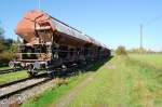 Auf dem Aussengelnde, dem ehemaligen bergabebahnhof des Edelstahlwerks in Krefeld stehen am Samstag den 9.10.2010 mehrer Schttgutwagen die mit Kalk beladen sind.