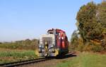 Die neue Gmeinder Lok 1 der Georgsmarienhütte hat einen Leerzug nach Hasbergen gebracht und ist nun hier im Ortsbereich 0hrbeck am 4.11.2024 u 10.43 Uhr auf dem Rückweg zum Stahlwerk in