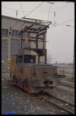 Lok 1 der Sodawerke Staßfurt am 21.3.1992 vor dem werkseigenen Lokschuppen.