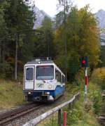 Am 06.10.2015 machten wir eine Wanderung um den Eibsee am Fuße der Zugspitze. Nach der Umrundung des Sees ging es noch kurz zur Zugspitzbahn. Triebwagen 15 ist talwärts auf dem Weg nach Garmisch-Partenkirchen, hier kurz vor der Einfahrt zum Bahnhof Eibsee auf etwas mehr als 1000 Meter Höhe. Bahnstrecke 9540 Garmisch-Partenkirchen - Zugspitzplatt.