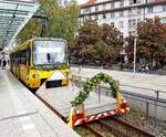 Zahnradbahn Stuttgart__ZT 4.1 Tw 1002 von 1982 darf letztmals 'seinen' Fahrrad-Vorstellwagen bergauf schieben.