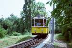 TW 105 der Stuttgarter Zahnradbahn vertrat ziemlich oft seine neuen nicht fahrfähigen Kollegen der Baureihe ZT 4.1 als einzelner Wagen nachmittags, so auch hier auf seinem Weg in das Stuttgarter Zentrum (1983)