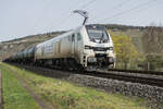 195 214-6 mit einem Kesselzug bei Thüngersheim am 13.04.2022