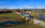 159 229 mit einem Containerzug am 19.12.2023 bei Hengersberg.