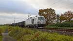 RRL 248 069, vermietet an MKB, mit offenen Güterwagen in Richtung Bremen (Rohrsen, 08.11.2023).