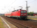 DB 143 152-7 mit der RB 16371 von Sangerhausen nach Erfurt Hbf, am 12.08.2015 beim Halt in Erfurt Ost.