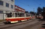 Mehrere KT-4 mit Tw 114 an Spitze warten im Juni 1990 im Depot Tallin auf ihre nächsten Einsätze, rechts T3 290