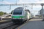 Einfahrt am Nachmittag des 09.07.2019 von Sr2 3233 mit ihrem IC 125 (Helsinki - Oulu) auf Gleis 2 in den Zielbahnhof. Später ging es es für sie dann als IC 404 nach Tampere zurück.
