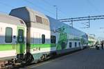 Portrait vom Schlafwagen FI-VR 70 10 75-76 522-5 (Bauart Edm), als dieser am Abend des 08.07.2019, eingereiht im Nacht-IC 266 (Rovaniemi - Helsinki), am Bahnsteig im Bahnhof von Oulu stand.