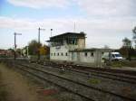 Das Stellwerk und die nrdliche Ausfahrt des Bahnhofs Lauterbourg am 03.11.2011.