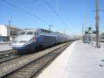 Hier TGV 5376 von Marseille St.Charles nach Le Havre, bei der Ausfahrt am 27.7.2010 aus Marseille St.Charles.