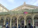 Die Fassade der Gare de l'Est in Paris. 