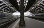 Bahnhofshalle -     Gare de Lyon, Paris,     21.07.2012 (M)